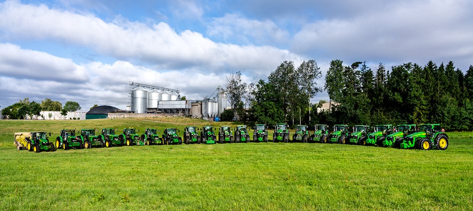 Traktor John Deere 8330 o výkonu 275 k byl do ZOD Kámen předán v roce 2007.