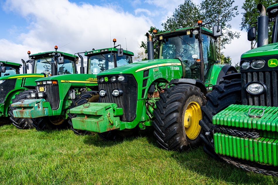 Traktor John Deere 8330 o výkonu 275 k byl do ZOD Kámen předán v roce 2007.