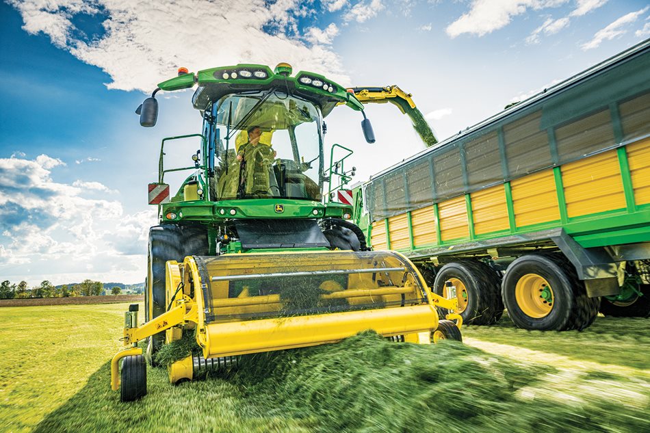 John-Deere-8200.jpg John-Deere-8200.jpg