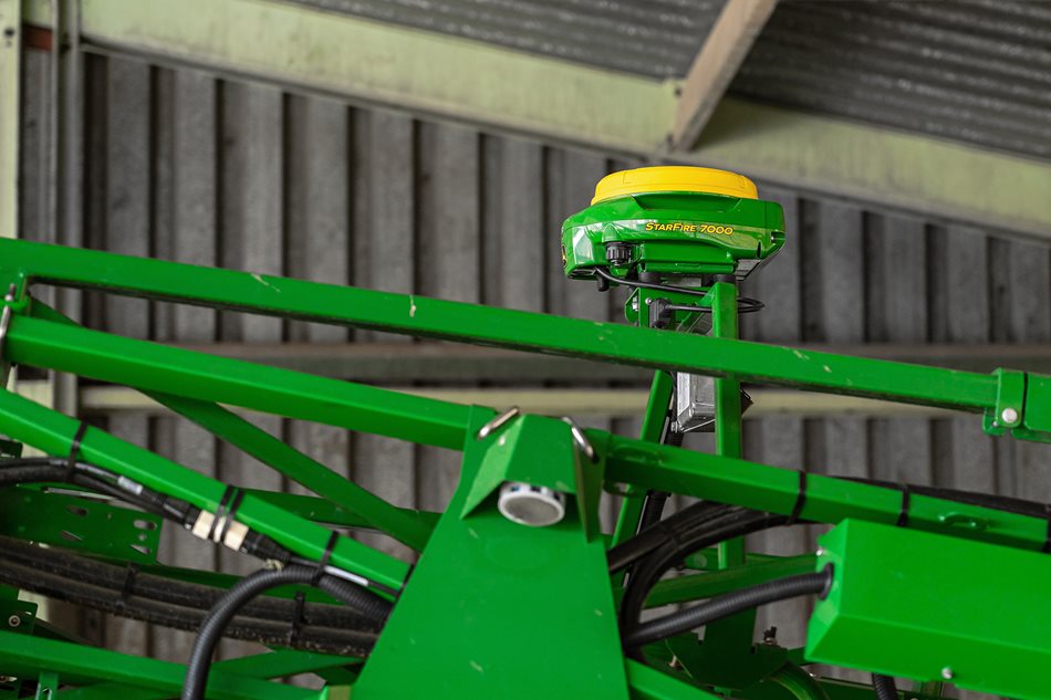 John-Deere-952i-Krasna-Hora-2024-DSC07982-2.jpg Nový postřikovač s aktivním naváděním a možností vypínání trysek šetří náklady na postřik