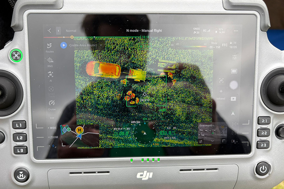 DJI Matrice 4T kombinuje termální a RGB snímání pro detailní monitoring porostů, vyhledávání srnčat před sečí i další profesionální využití v terénu.
