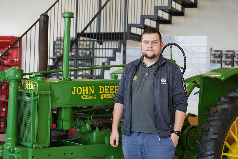 John-Deere-ExpertCheck-Statek-Kydlinov-4.JPG Rostislav Fikáček, vedoucí našeho servisu ve Smiřicích, vyzdvihuje jako jeden z hlavních benefitů posezónních prohlídek snížení nákladů na provoz stroje