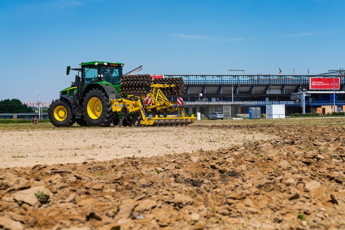 John-Deere-7R330-Letna_DSC2588.jpg