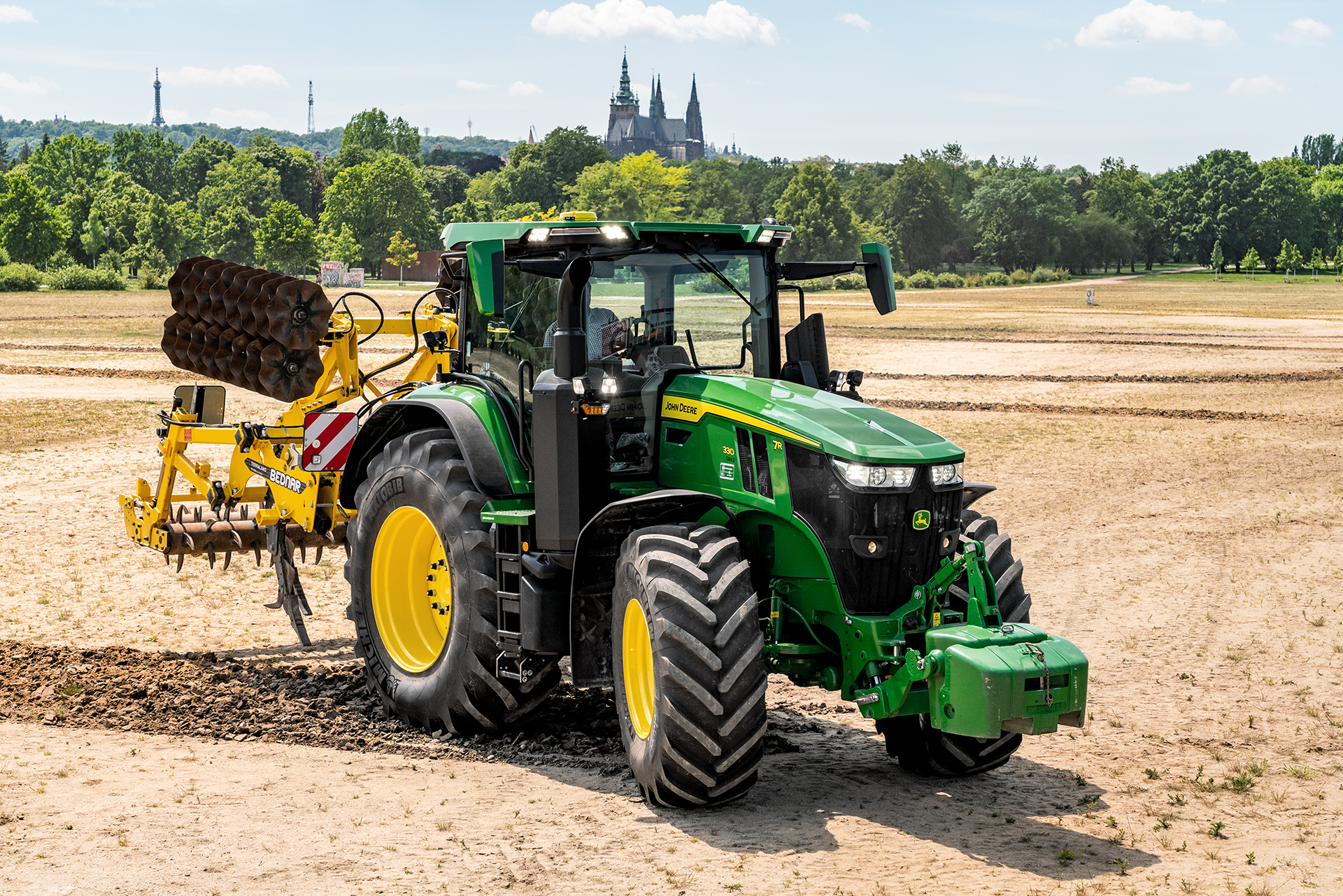 John-Deere-7R330-Letna_DSC2656.jpg