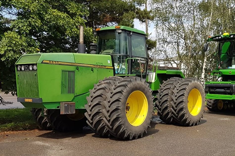 John-Deere-Expert-Check-02.jpg První kloubový traktor v ČR dodaný do podniku v roce 1994 dodnes spolehlivě slouží na polích v oblasti Kladenska.