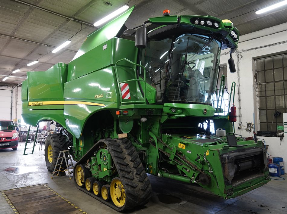 Harvest Promise, služba, která majitelům sklízecích mlátiček John Deere zaručuje odborné proškolení obsluhy s celosezónní podporou, dodání náhradních dílů do 24 hodin a možnost získat náhradní stroj v sezóně.