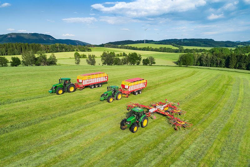 John-Deere-7250R-Bernartice_DJI_0076.jpg