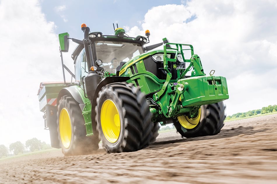 Traktor John Deere 6R 120 bude využíván při výuce na Střední škole technické a řemeslné Nový Bydžov