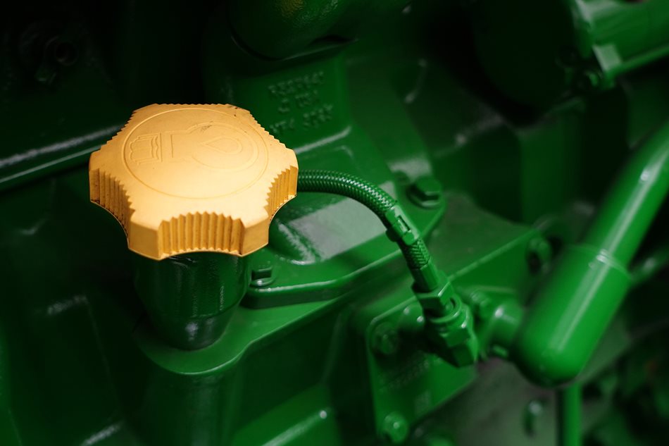 Naše oleje mají unikátní formulaci přímo na míru strojů John Deere