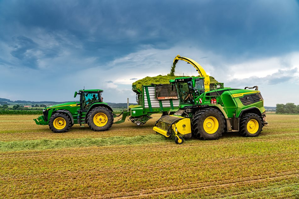 John-Deere-F9-500-Maly-Bor-2026-DSC09485.jpg Nová řezačka John Deere F9 500 při sklizni druhé seče jílku