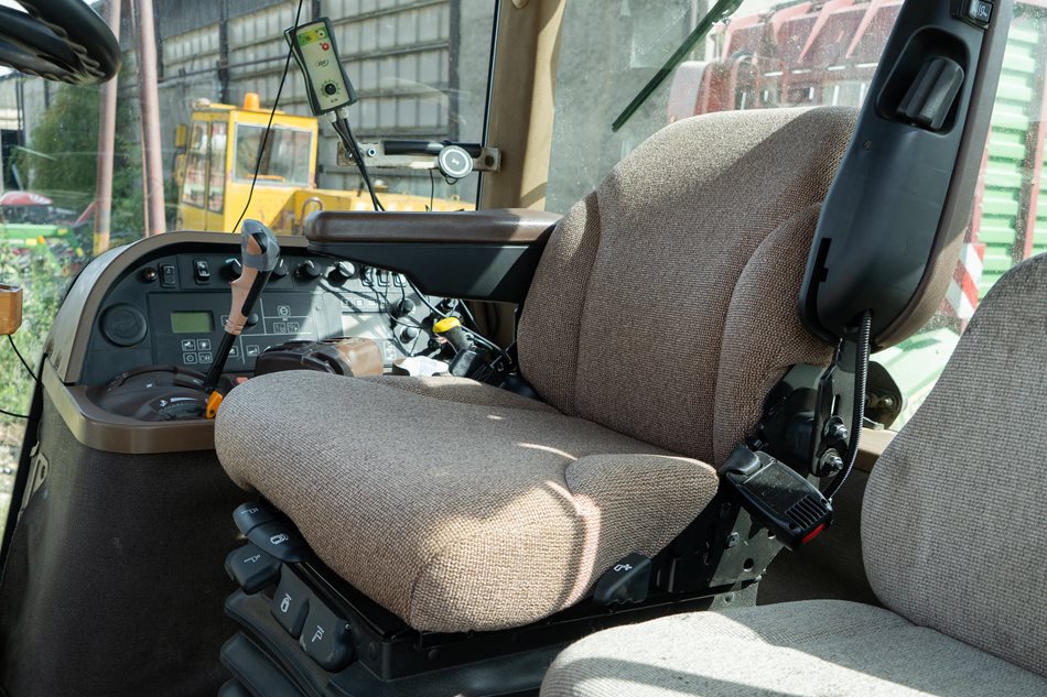Ve prospěch pořízení originálního sedadla John Deere hrála roli mimo jiné dlouhá životnost sedadel