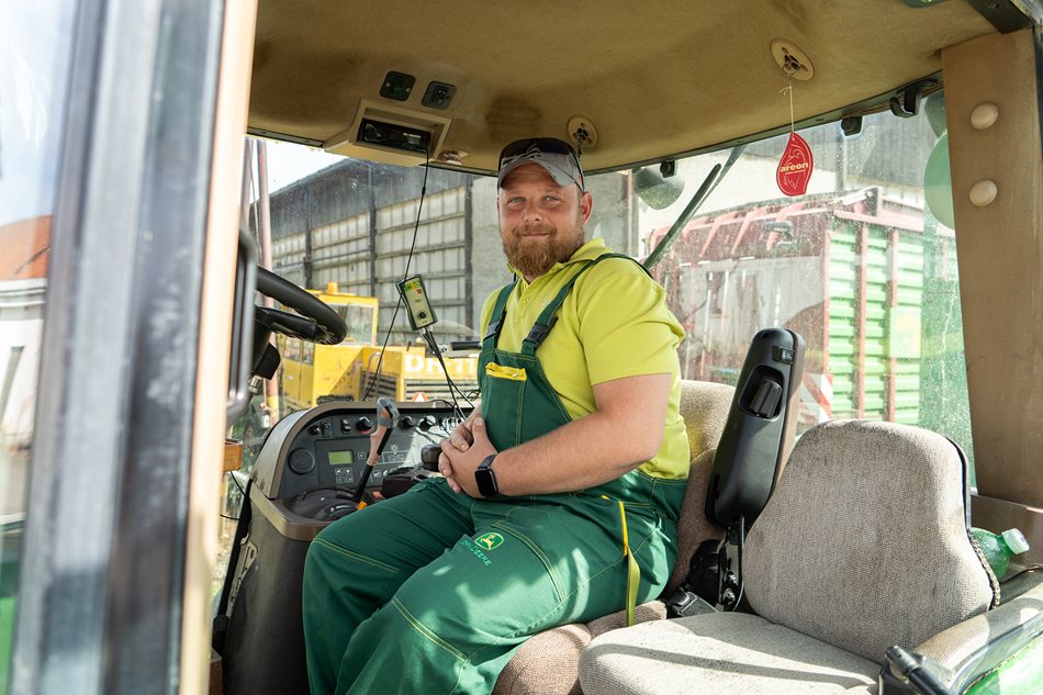 Vladimír Tomana, obsluha traktoru John Deere 7830
