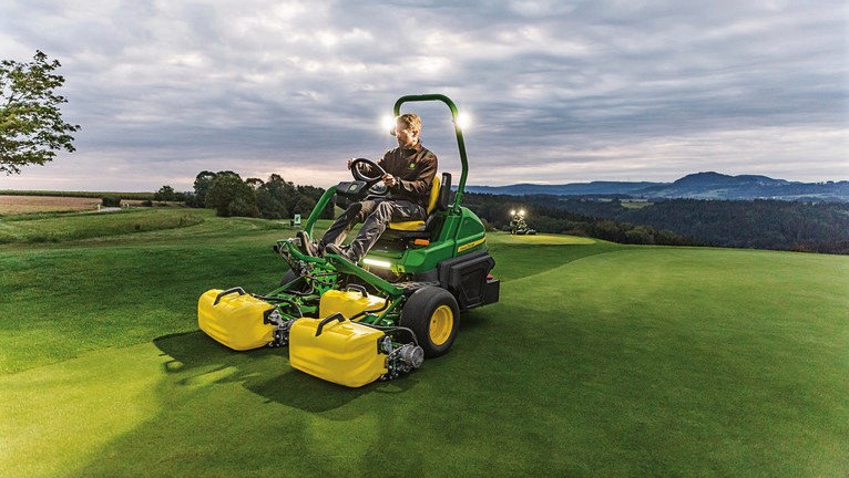 john-deere-2750-precisioncut-sirokouhly.jpg