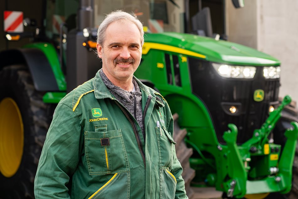 V roce 2020 si na středisku v Záboří převzal Pavel Kovář traktor 6175R a v letošním roce 7R 290 V roce 2020 si na středisku v Záboří převzal Pavel Kovář traktor 6175R a v letošním roce 7R 290