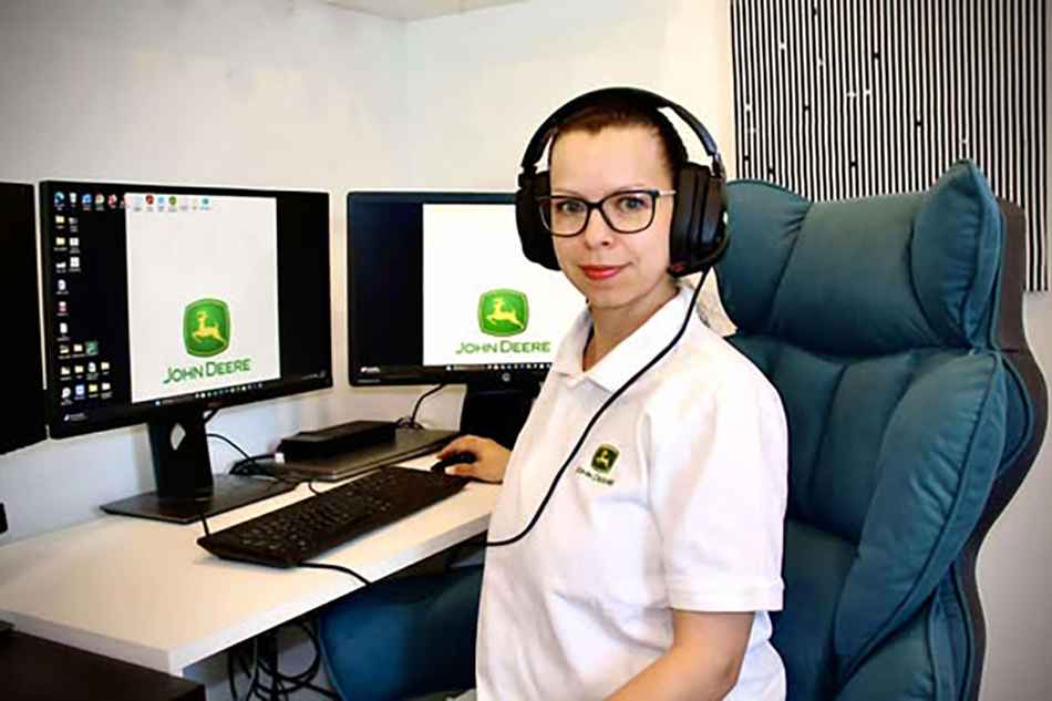Hovory ohledně spokojenosti se servisní zakázkou uskutečňuje Specialistka průzkumu spokojenosti Lucie Josífková