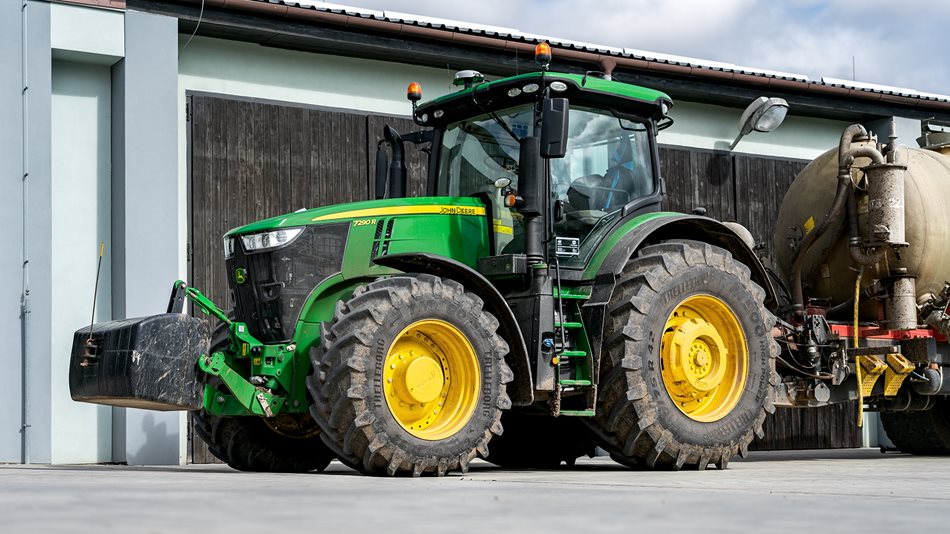 John-Deere-7290R-Svabenice_DSC2105.jpg John-Deere-7290R-Svabenice_DSC2105.jpg