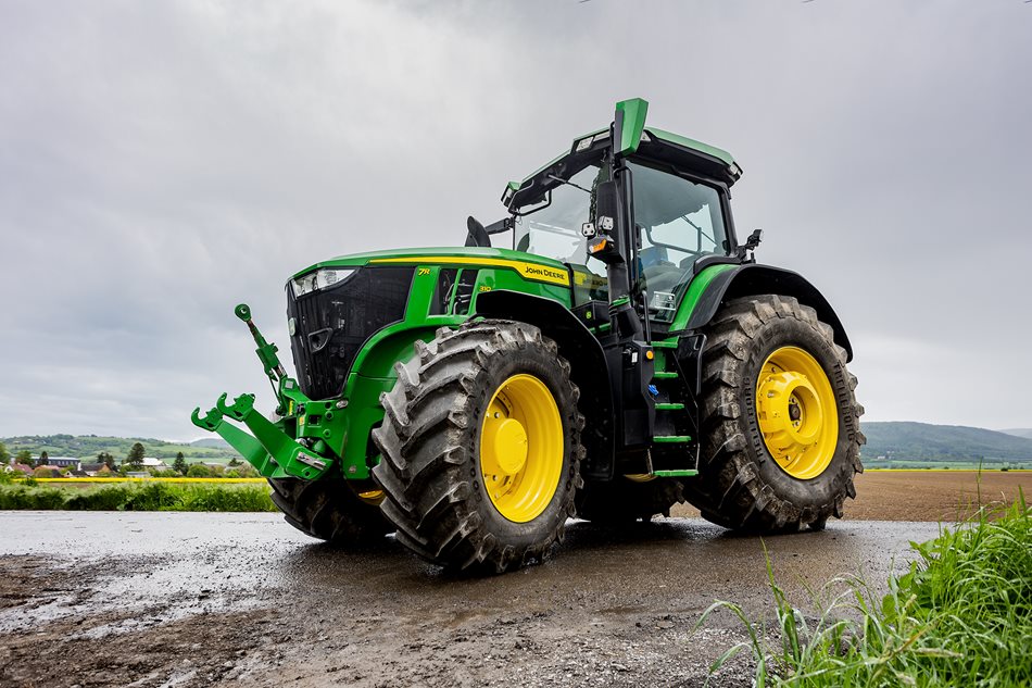 John-Deere-7R310-Dlouha-Loucka_97A5609.jpg