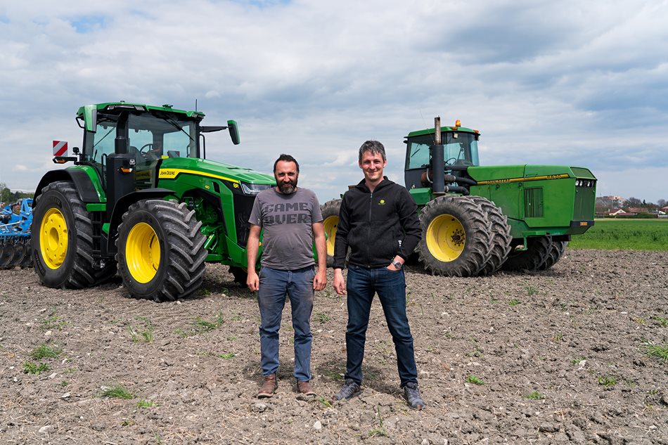 Nový traktor John Deere 8R410 jsme dodali prostřednictvím obchodního zástupce Miloše Kocoura