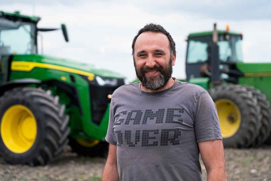 John-Deere-8R410-Tlusty-Vinarice-2023-DSC07391.jpg Martin Tlustý hospodaří na celkové výměře bezmála 300 hektarů na Kladensku