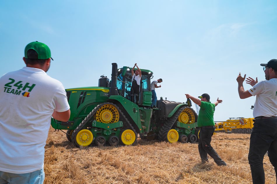 Souprava složená z traktoru JOHN DEERE 9RX 640 a diskového podmítače SWIFTERDISC XE 18400 MEGA zvládla za 23 hodin a 36 minut čistého času zpracovat 769,36 hektarů