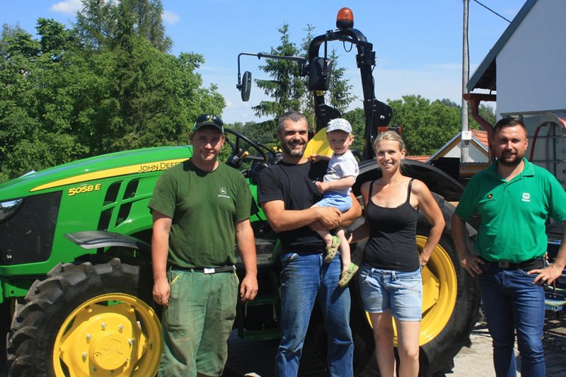 John-Deere-5058E-2.jpg