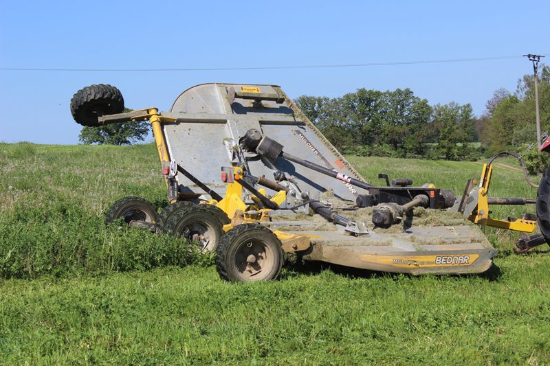 Plošný mulčovač BEDNAR Mulcher MZ 6000 o záběru 6 m pracuje v Zemědělské společnosti Skalsko s. r. o., od podzimu 2023 Plošný mulčovač BEDNAR Mulcher MZ 6000 o záběru 6 m pracuje v Zemědělské společnosti Skalsko s. r. o., od podzimu 2023